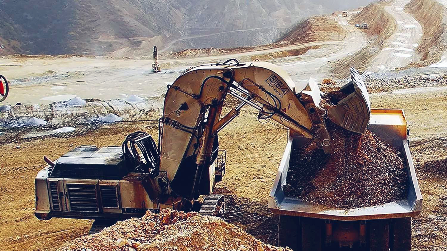 معدن زیر فشار هزینه‌ها